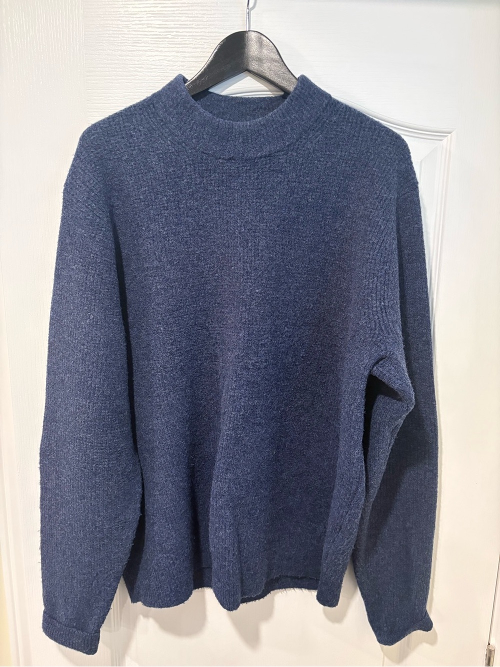 Uniqlo Men's Navy Blue Crewneck Sweater